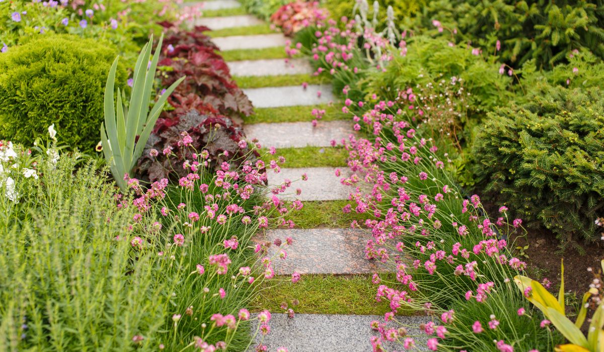 Landscaping for Small Spaces 14 Design Ideas - Heading